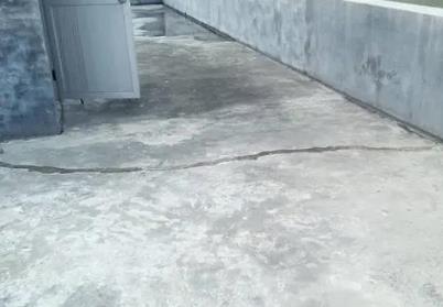 殷都楼顶漏水维修公司分享下如何解决卫生间隐蔽部位漏水的问题?